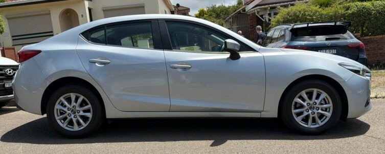 Mazda 3 image 2