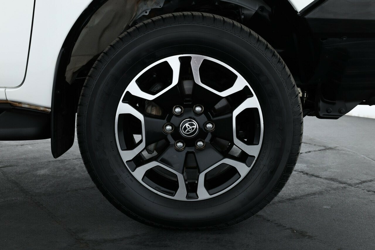 Toyota Hilux image 4