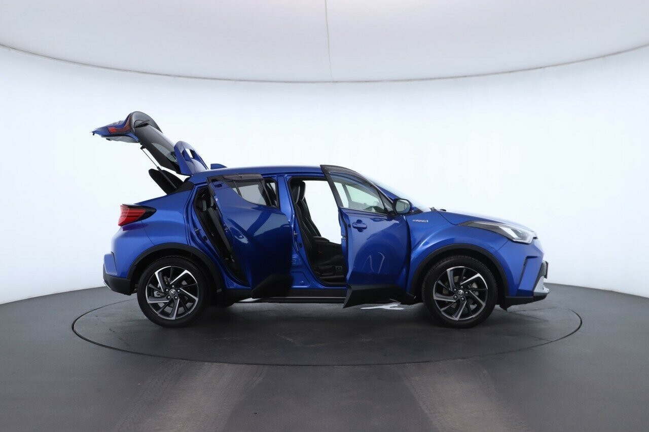 Toyota C-hr image 2