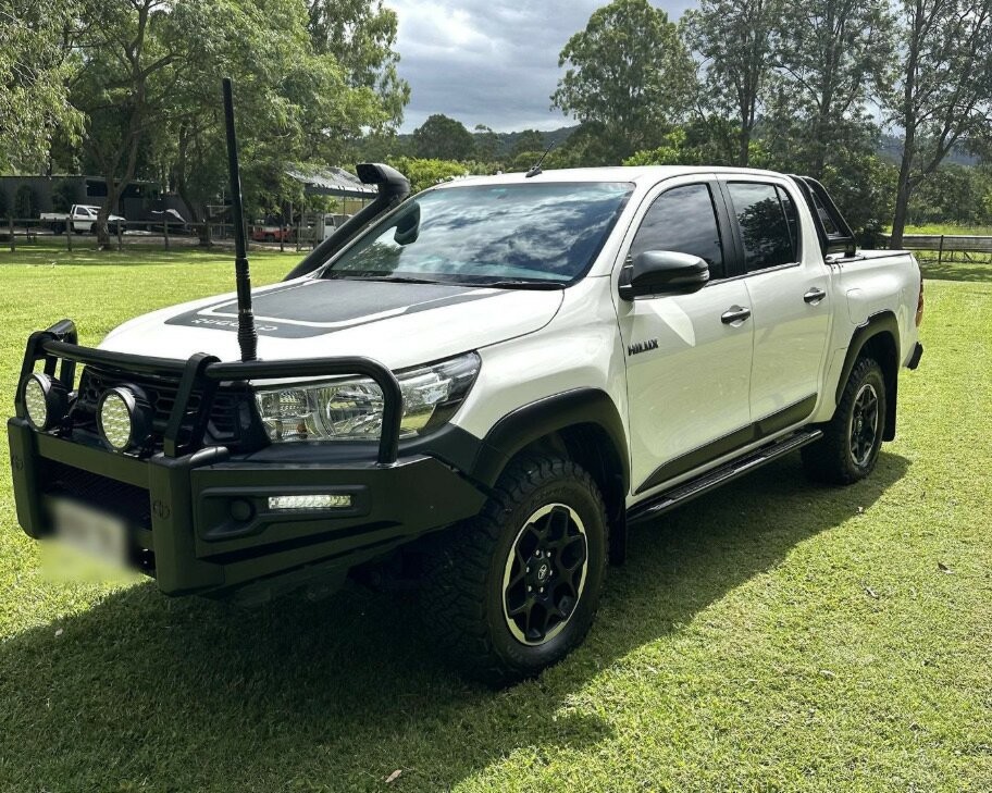 Toyota Hilux image 2