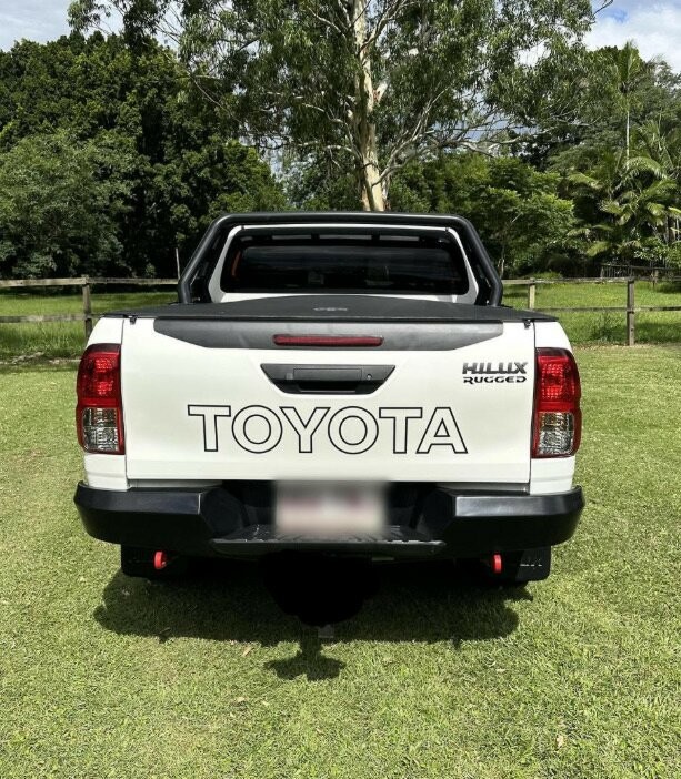 Toyota Hilux image 3