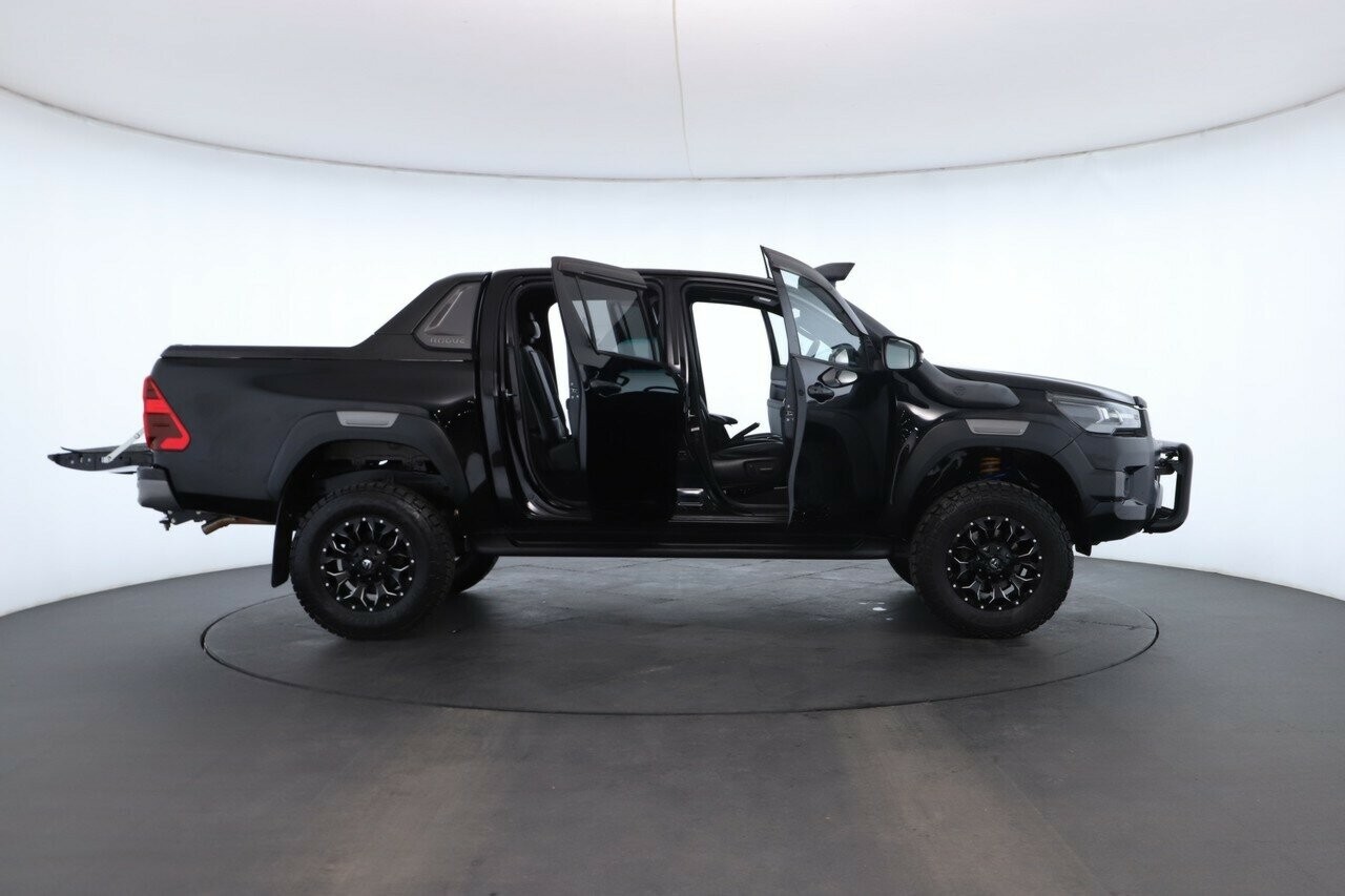 Toyota Hilux image 3