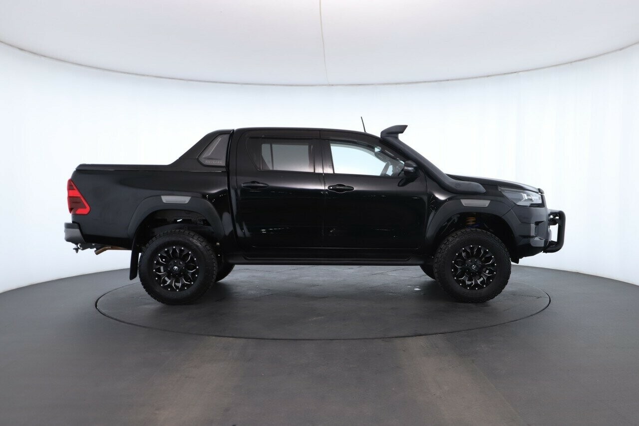 Toyota Hilux image 4