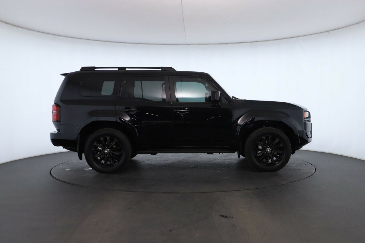 Toyota Landcruiser Prado image 4