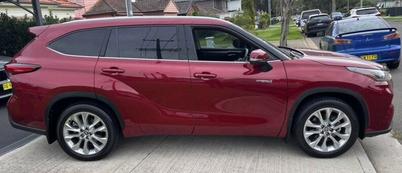 Toyota Kluger image 2