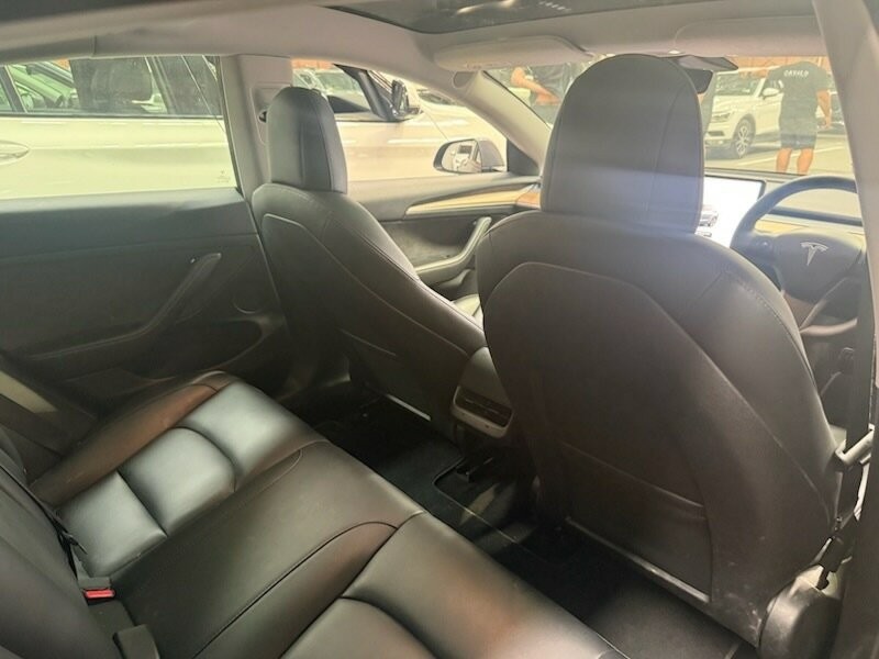 Tesla Model 3 image 4