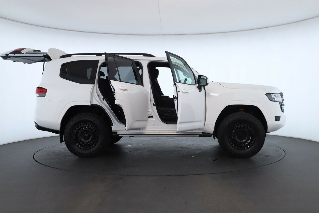 Toyota Landcruiser image 2