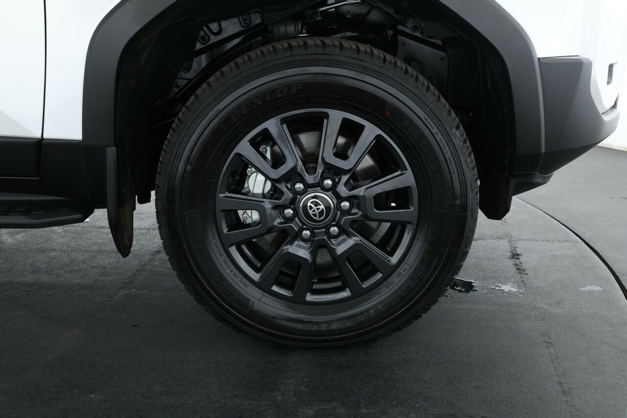 Toyota Landcruiser Prado image 4