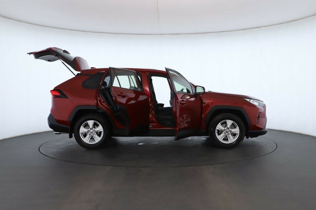 Toyota Rav4 image 2