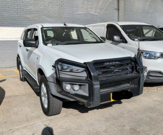 Isuzu Mu-x image 1