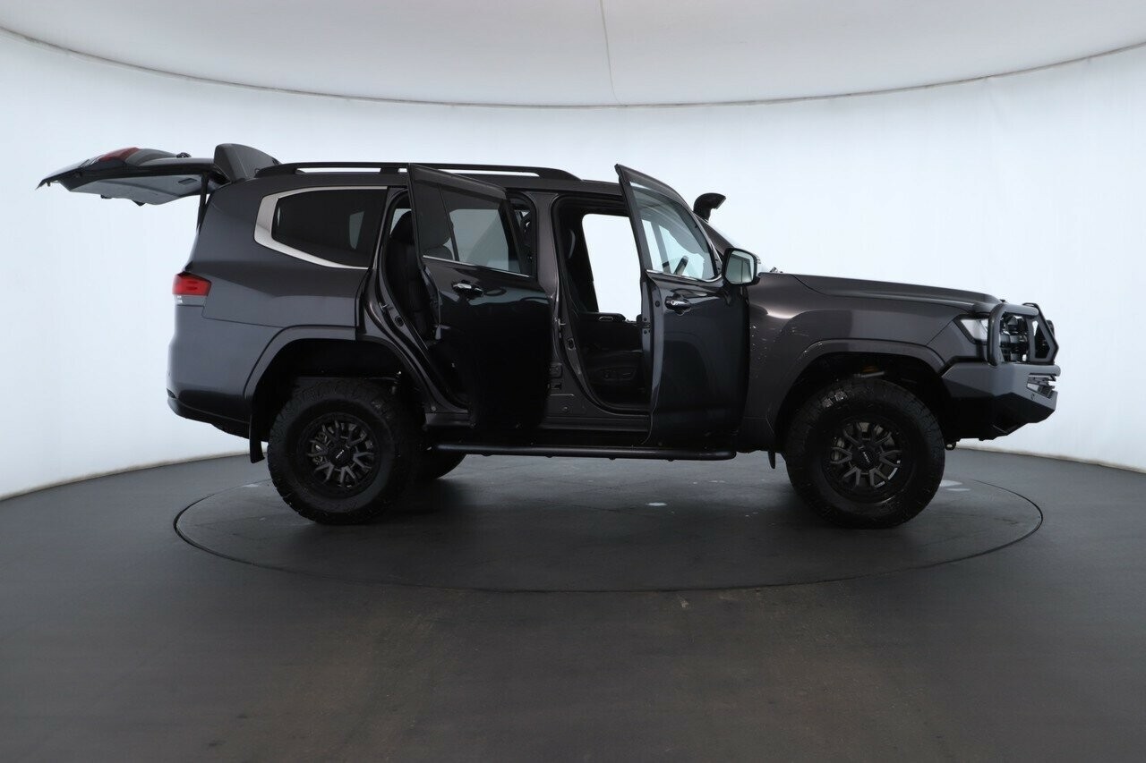 Toyota Landcruiser image 2