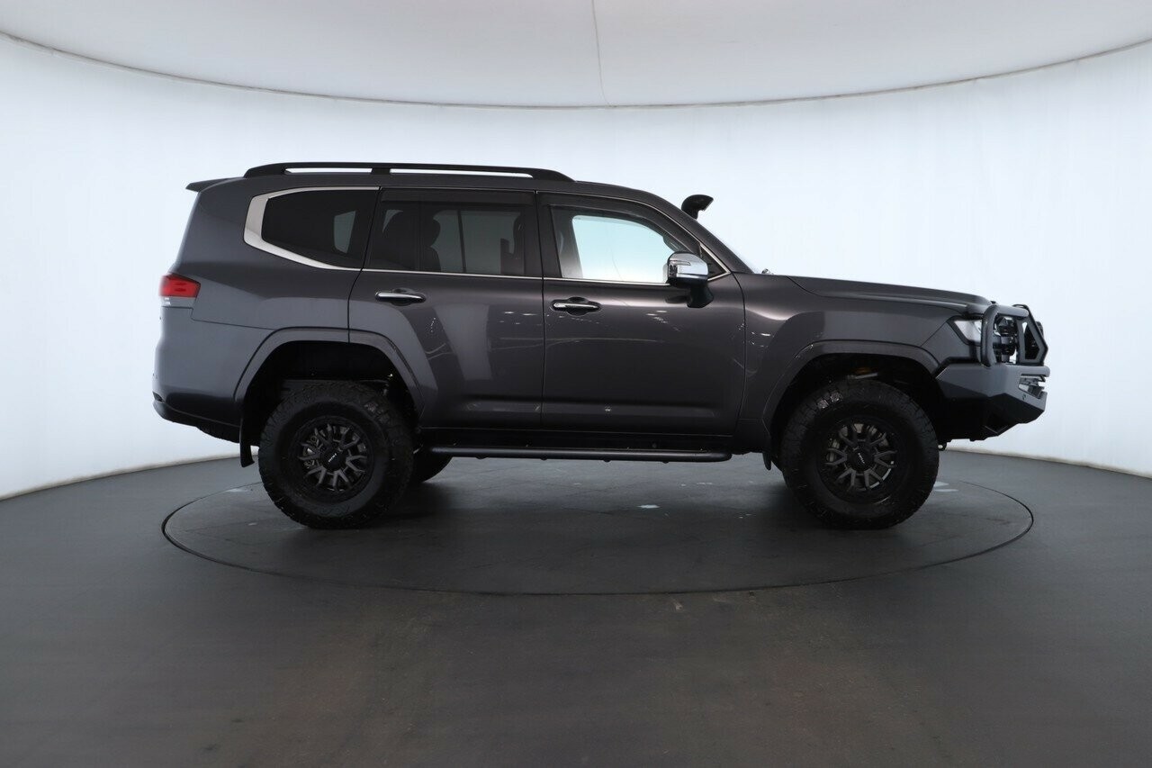Toyota Landcruiser image 3
