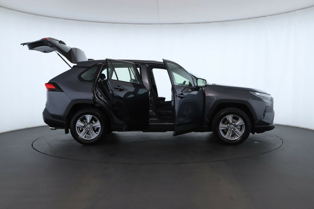 Toyota Rav4 image 2