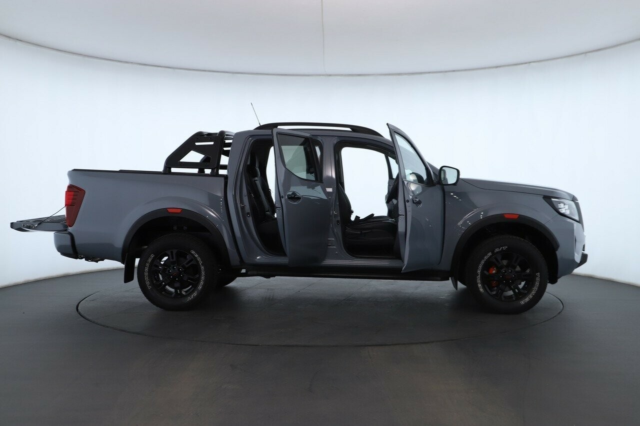 Nissan Navara image 2