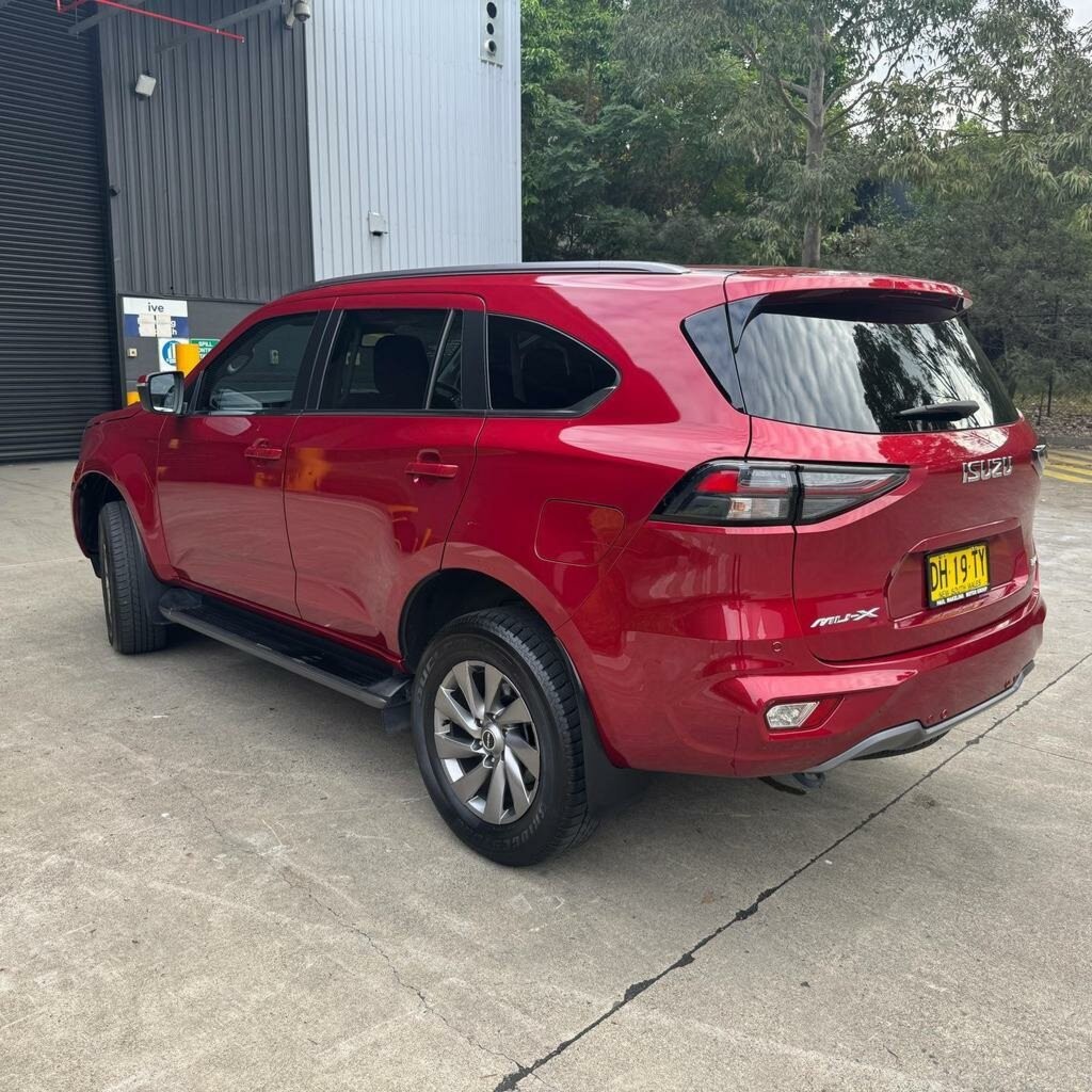 Isuzu Mu-x image 3