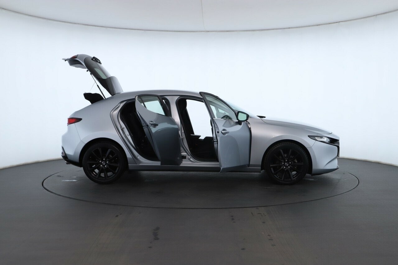Mazda 3 image 2