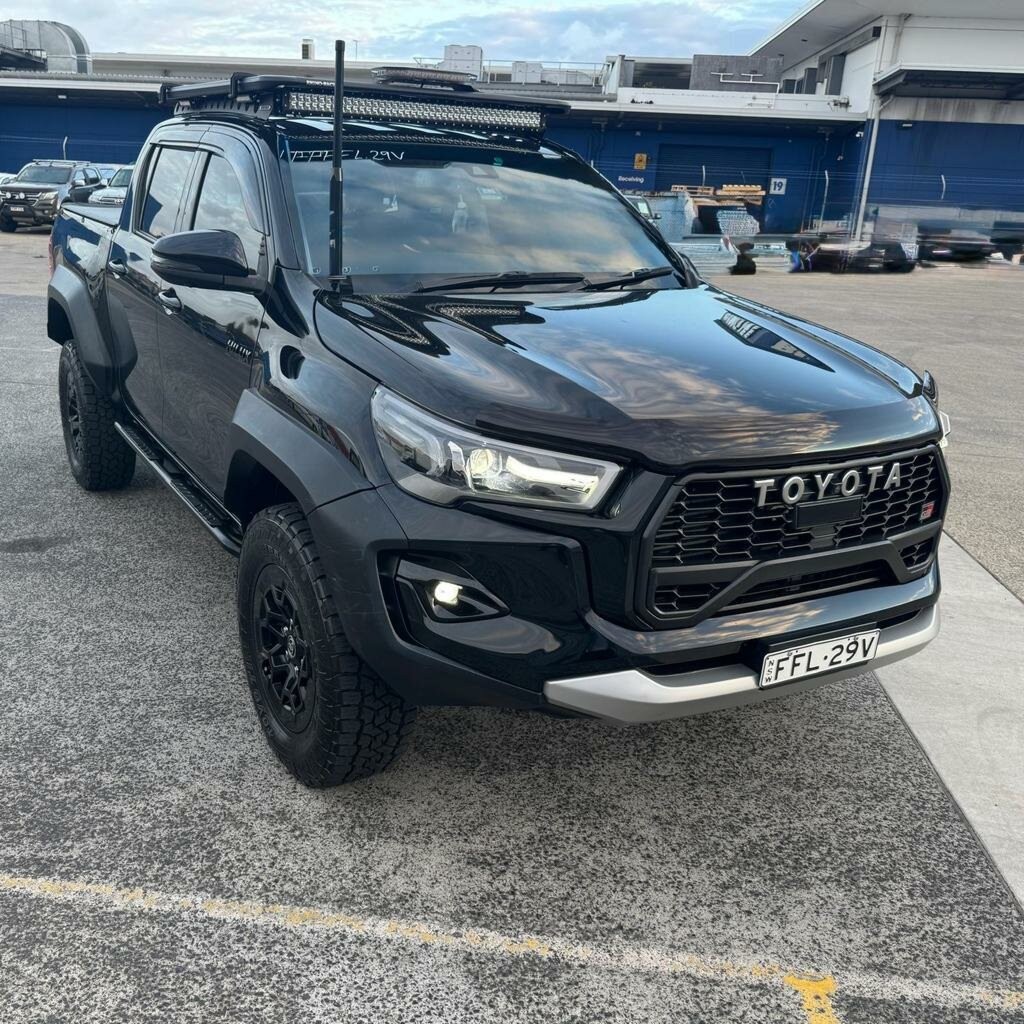 Toyota Hilux image 1