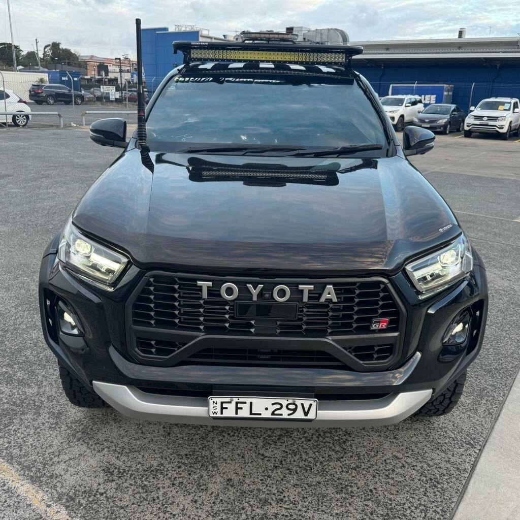 Toyota Hilux image 2
