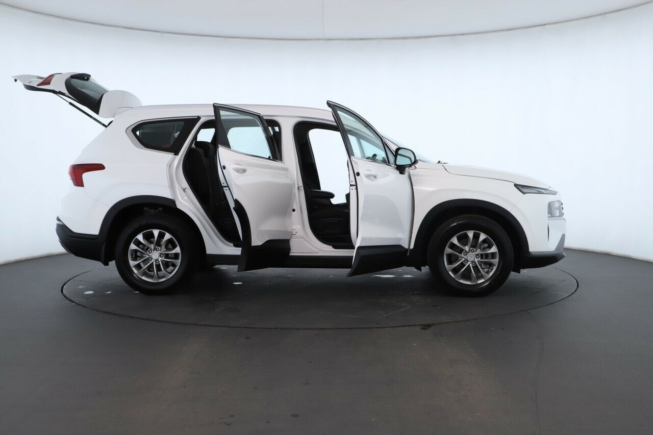 Mitsubishi Triton image 2