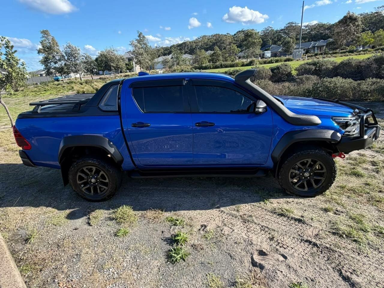 Toyota Hilux image 2