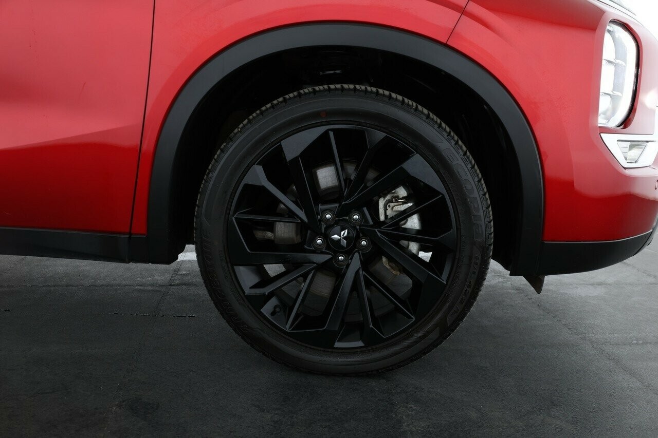Mitsubishi Outlander image 4