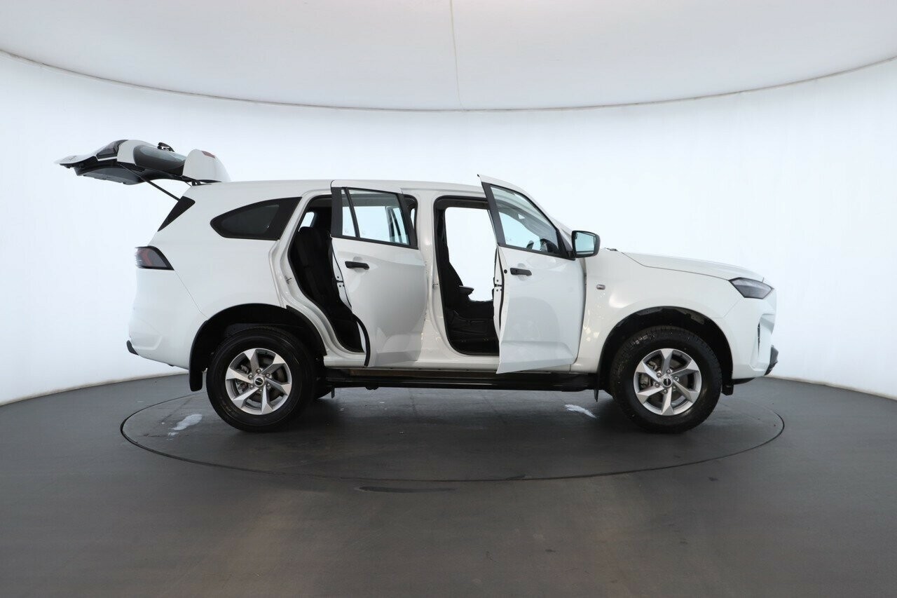 Isuzu Mu-x image 2