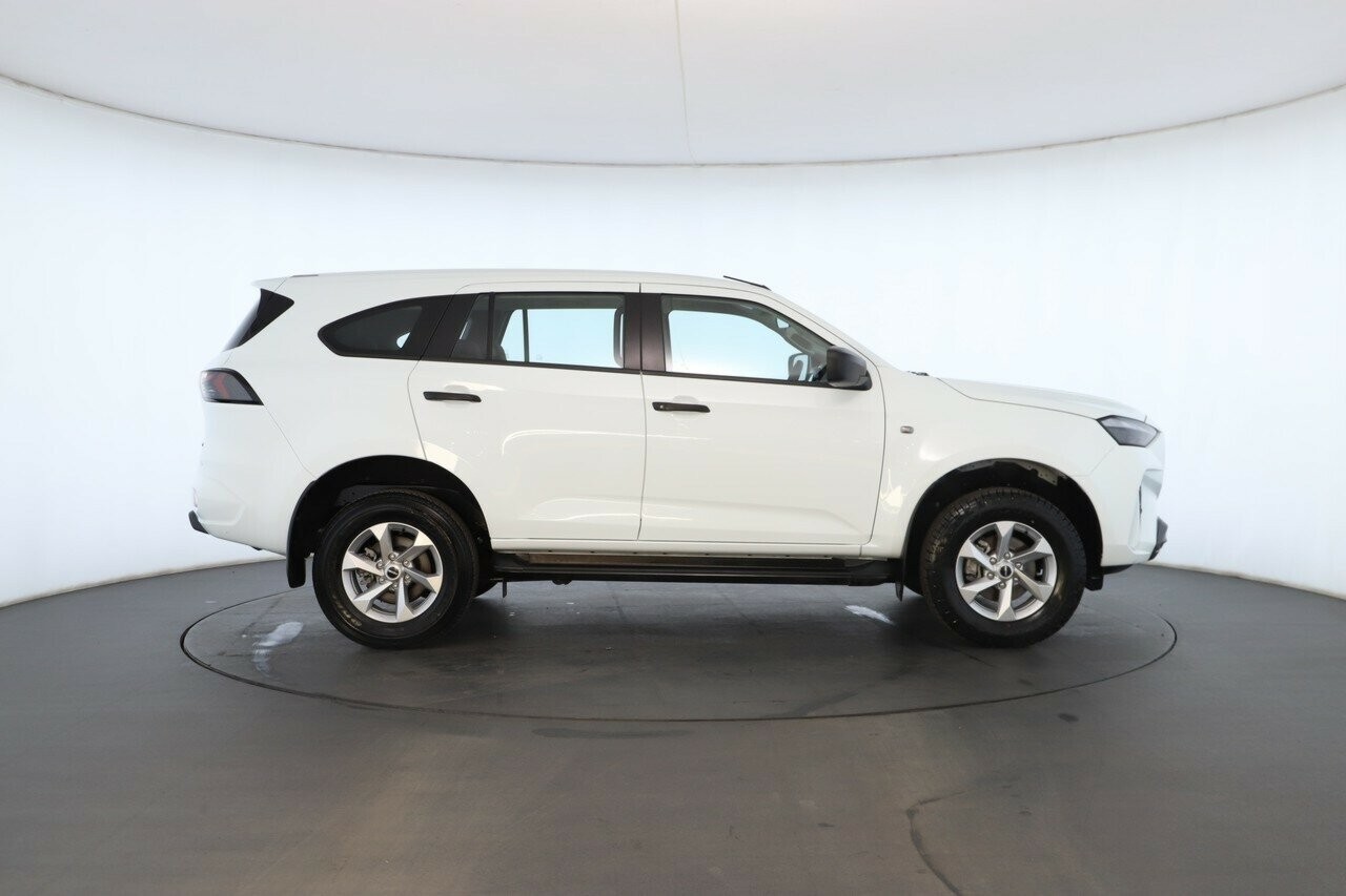 Isuzu Mu-x image 3
