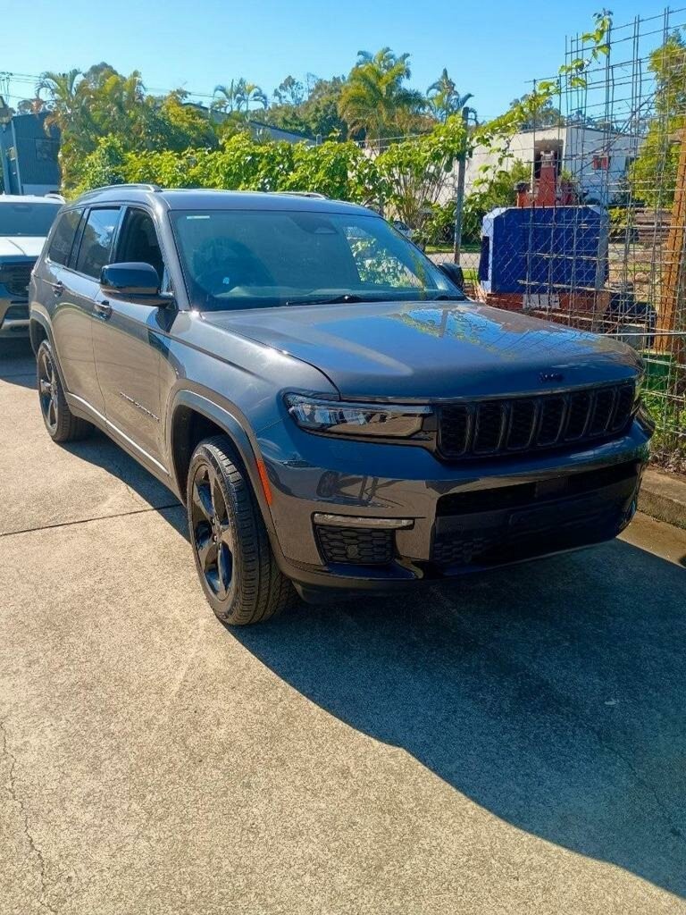 Jeep Grand Cherokee image 3