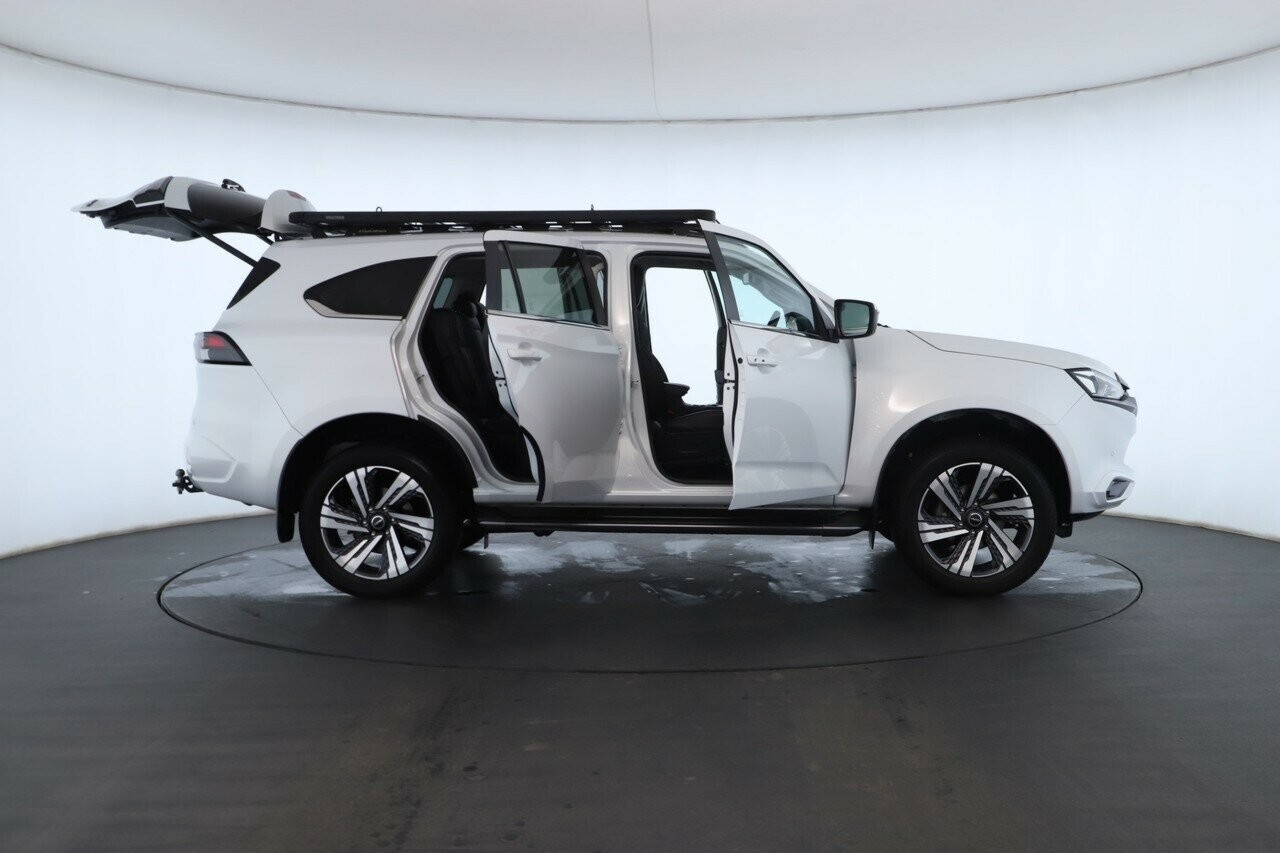 Isuzu Mu-x image 2