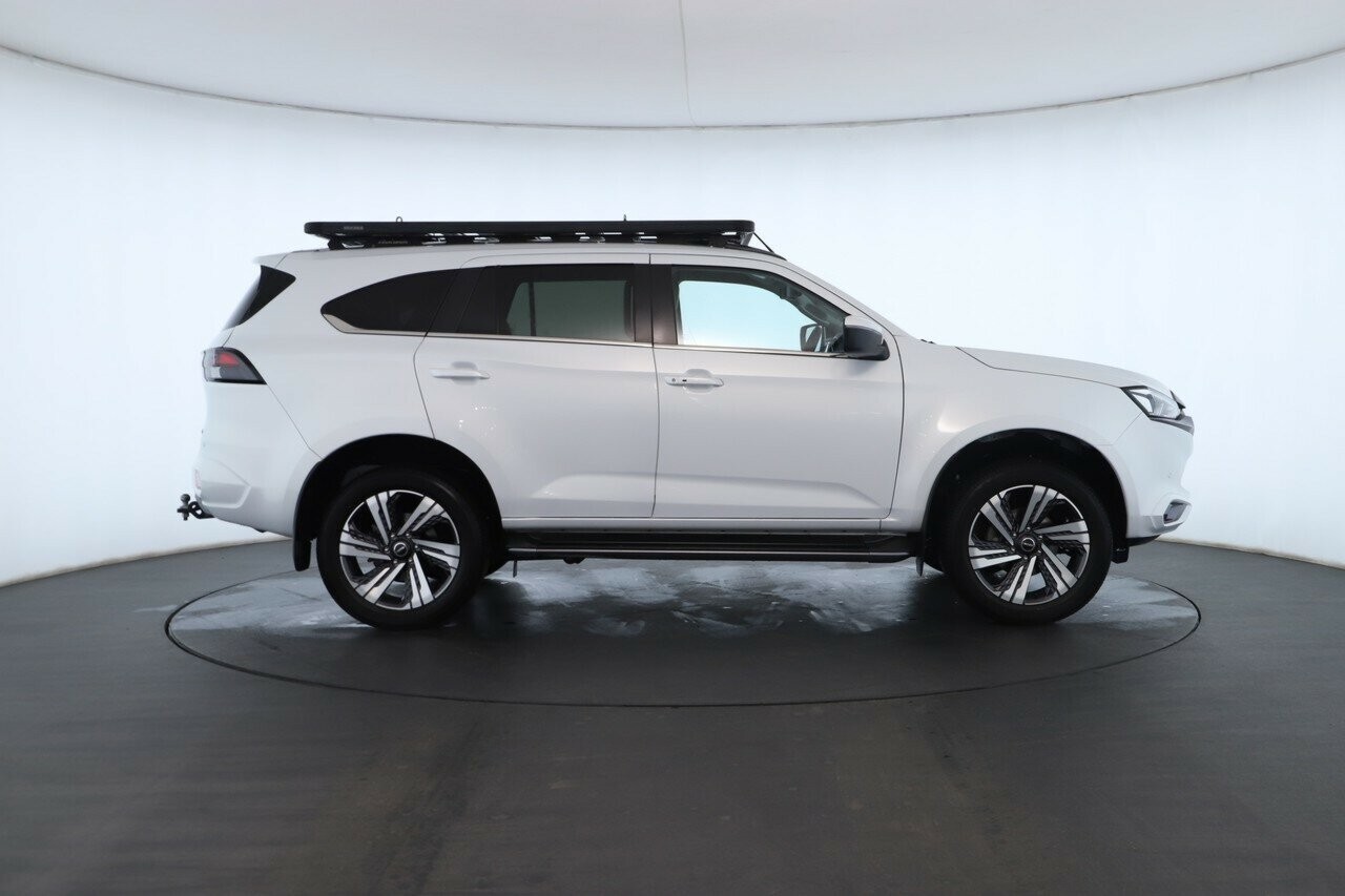 Isuzu Mu-x image 3