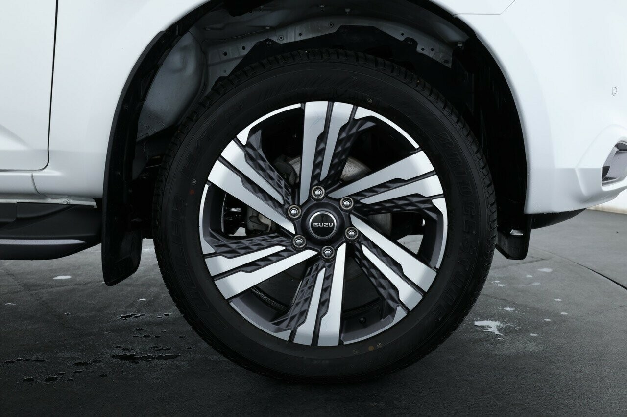 Isuzu Mu-x image 4