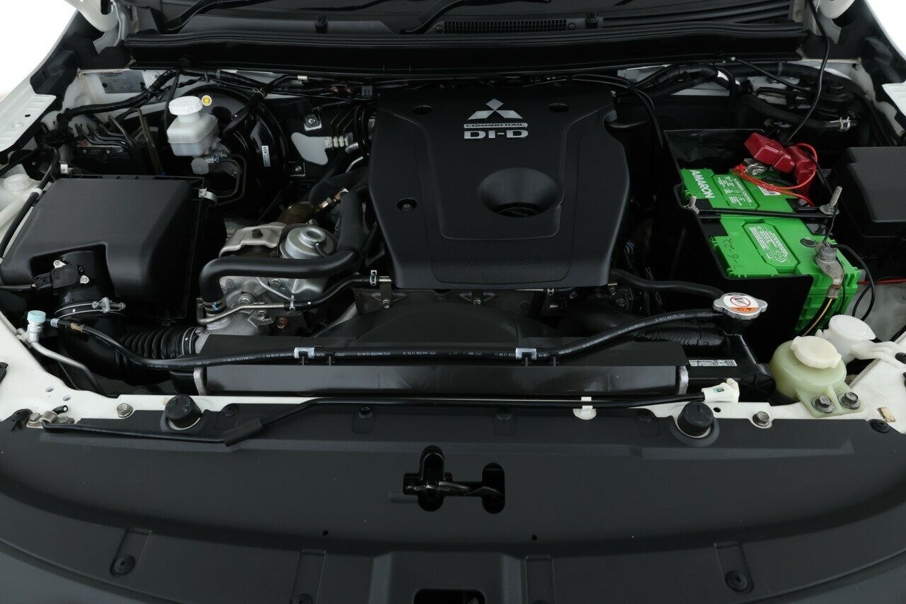 Mitsubishi Triton image 3