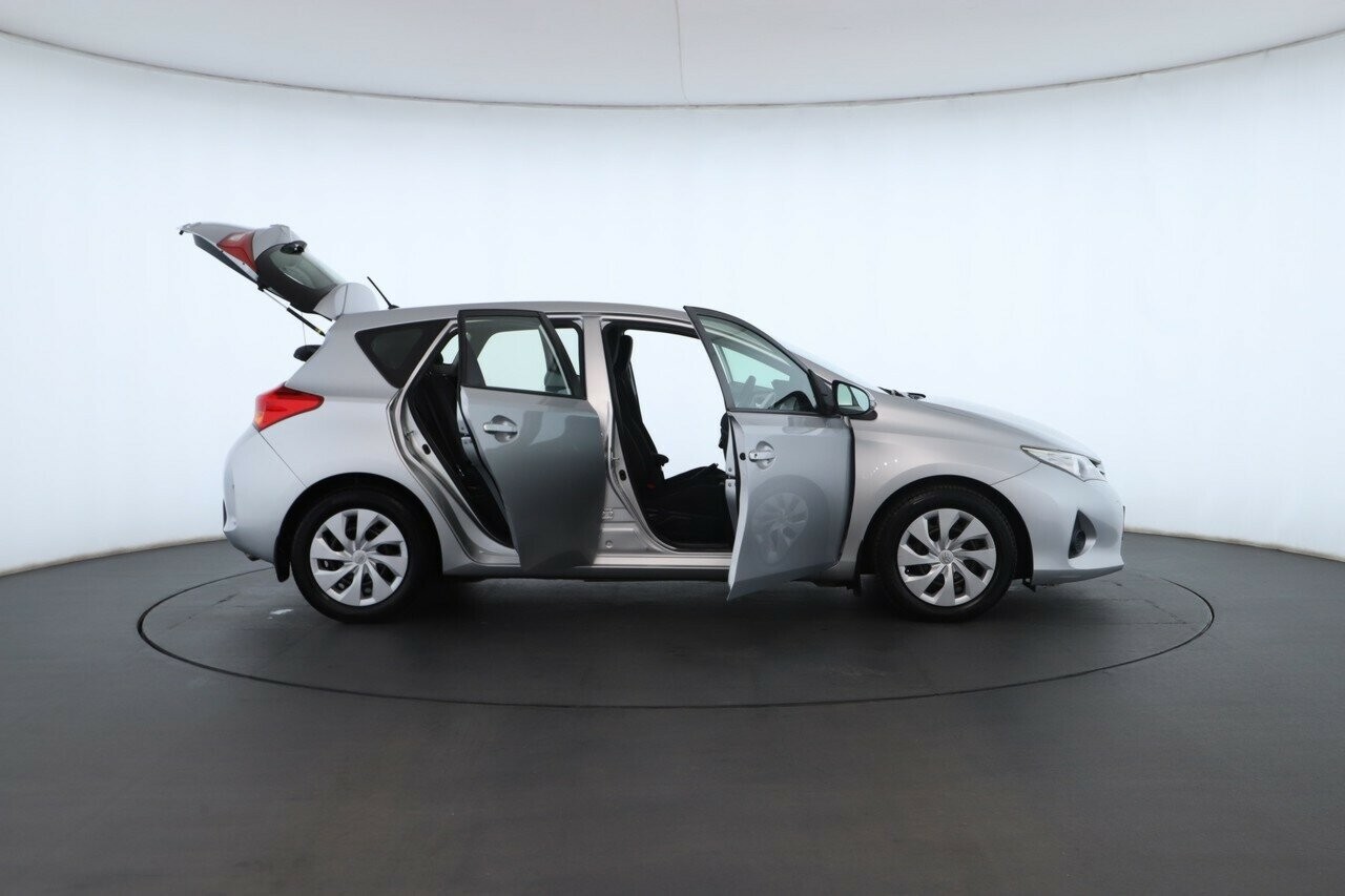 Toyota Corolla image 2
