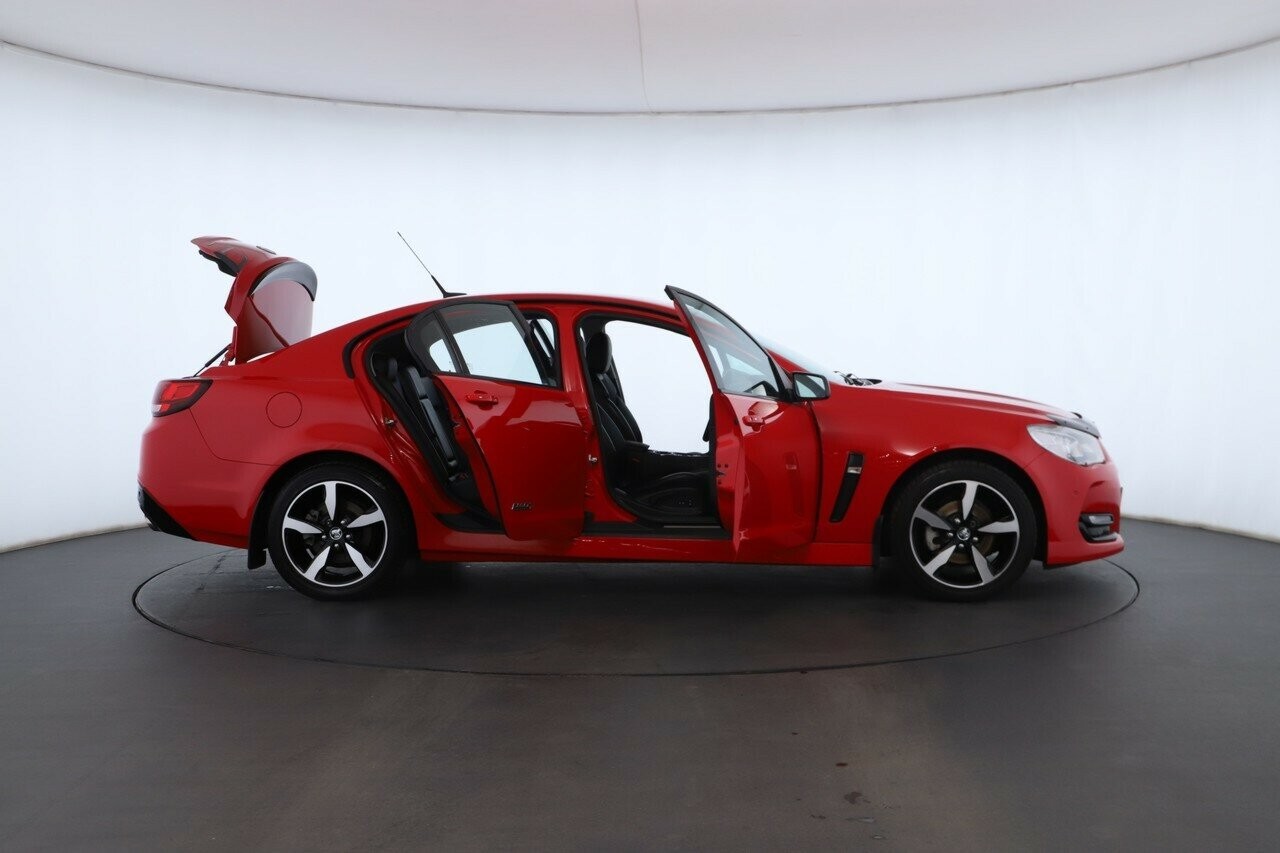 Holden Commodore image 2