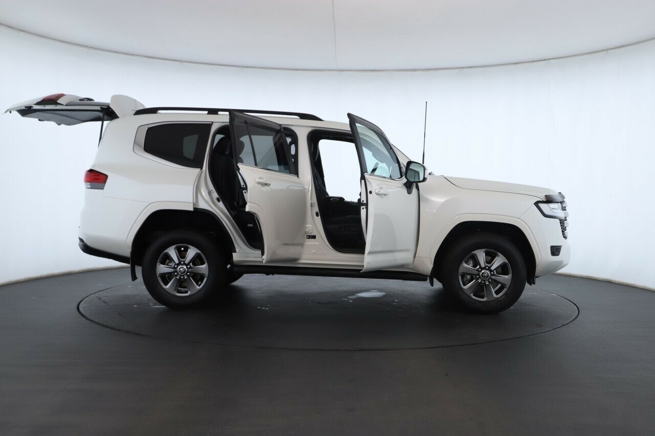 Toyota Landcruiser image 2