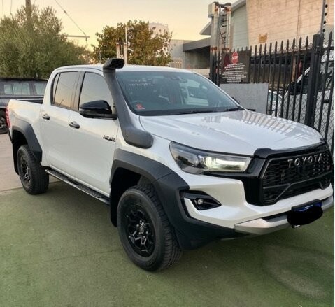Toyota Hilux image 1