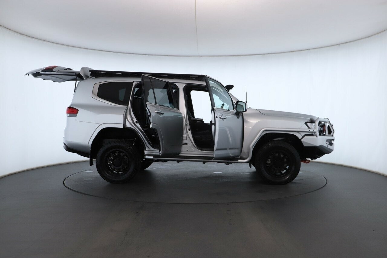 Toyota Landcruiser image 2
