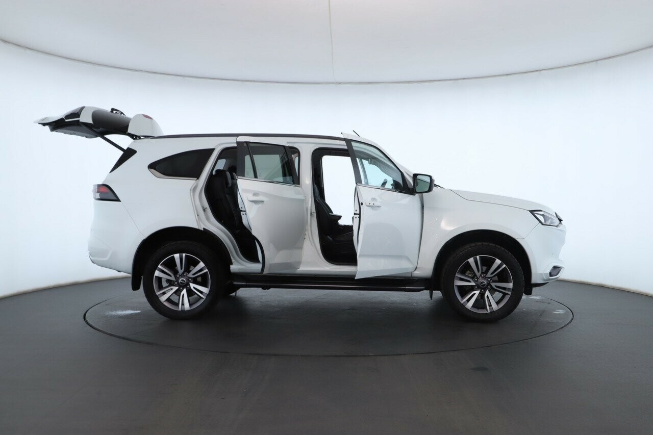 Isuzu Mu-x image 2