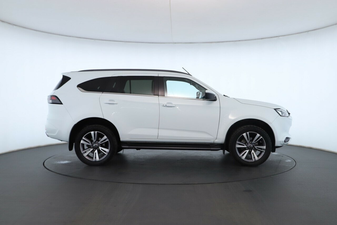 Isuzu Mu-x image 3