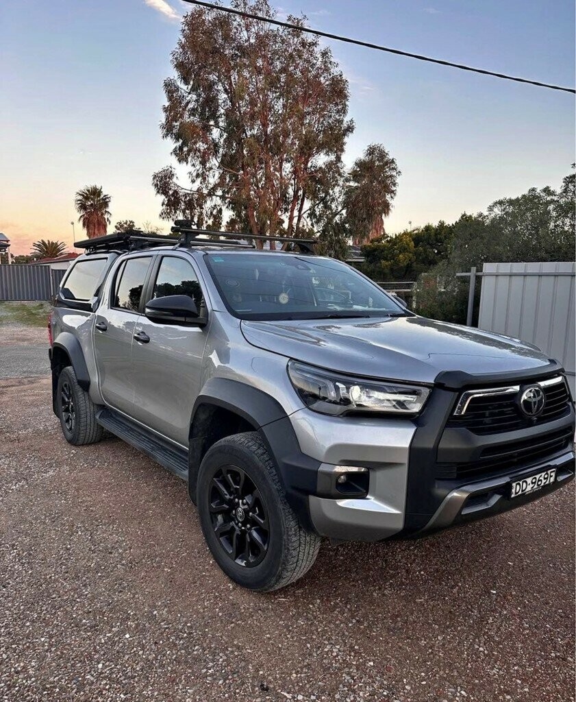 Toyota Hilux image 1