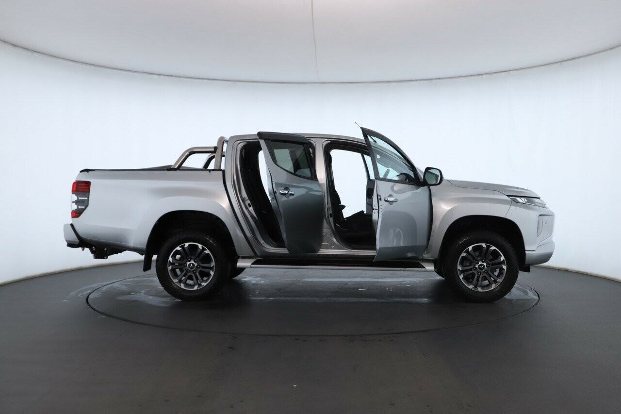 Mitsubishi Triton image 2