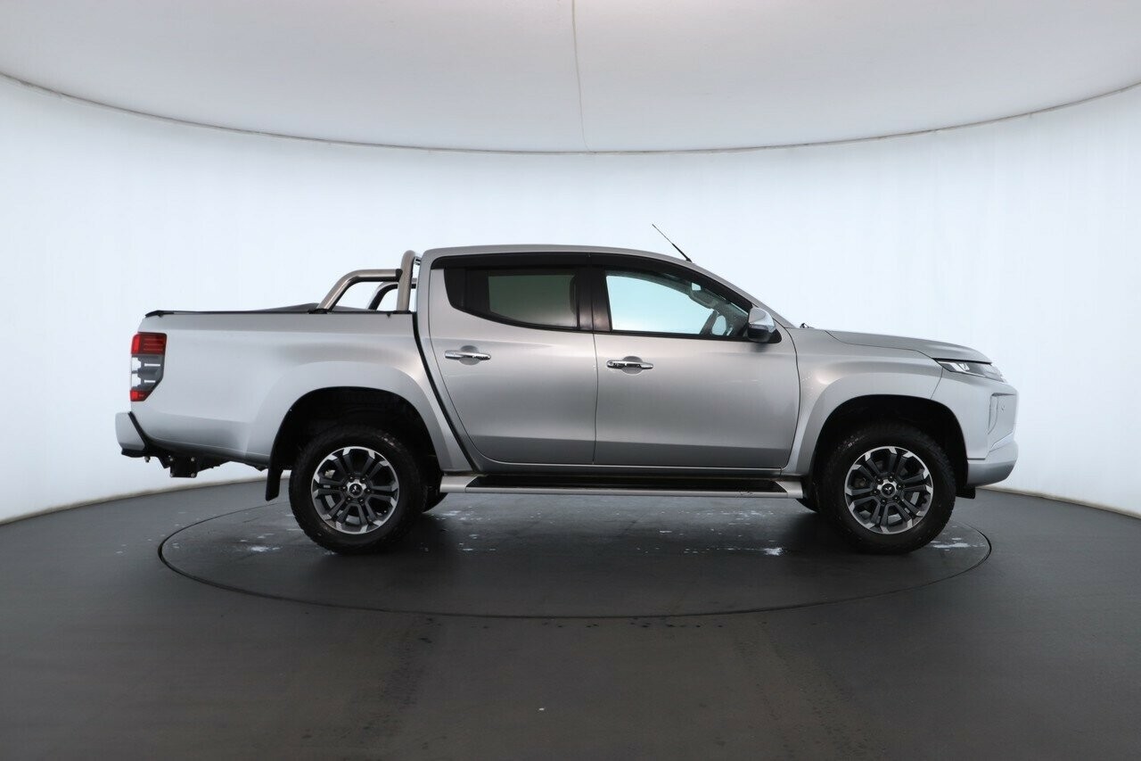 Mitsubishi Triton image 3