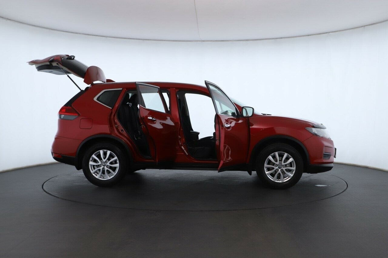 Nissan X-trail image 2