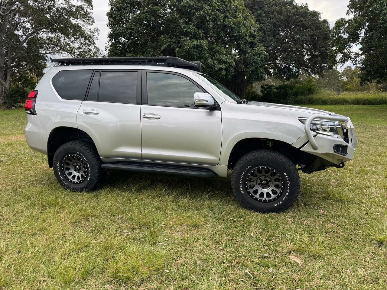 Toyota Landcruiser Prado image 1