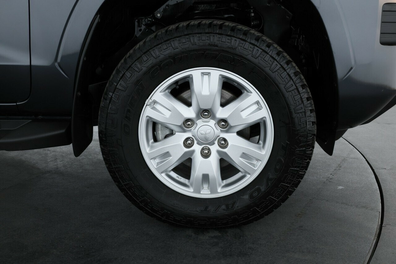 Mitsubishi Triton image 4