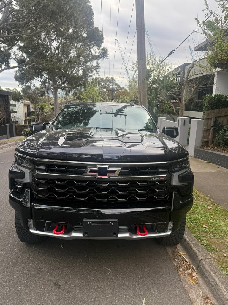 Chevrolet Silverado image 2