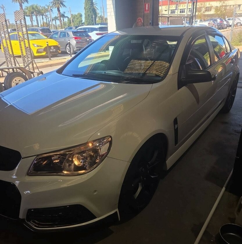 Holden Commodore image 1