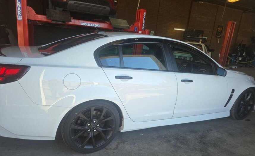 Holden Commodore image 2