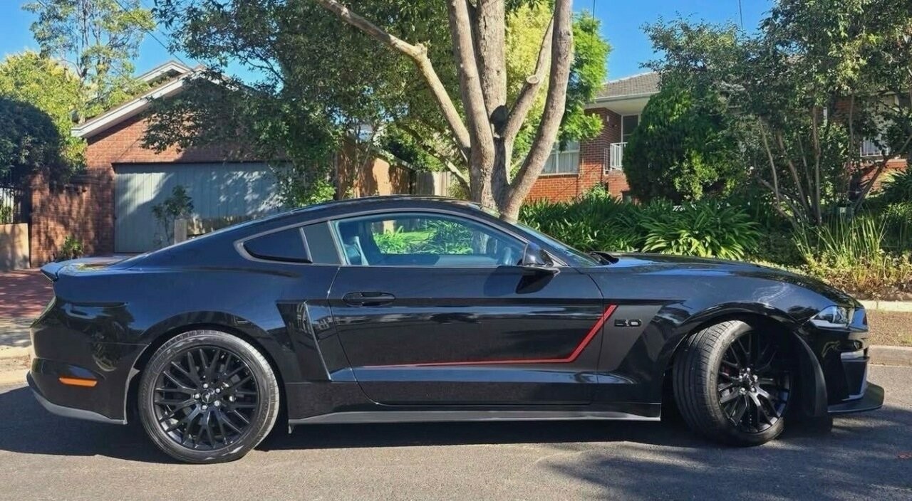 Ford Mustang image 2
