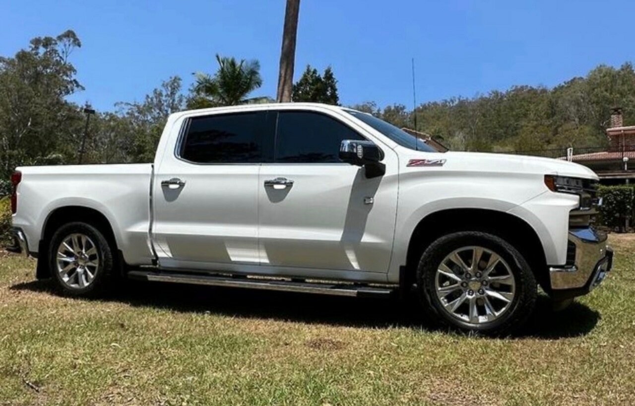 Chevrolet Silverado image 3